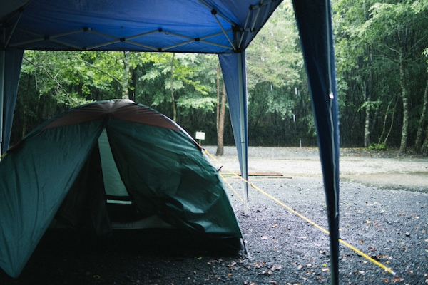 雨のキャンプ