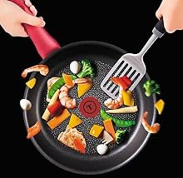 フライパンで炒め物を作る
