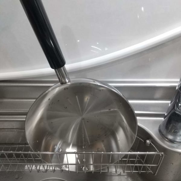洗ったステンレスフライパン