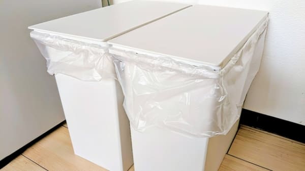 袋を装着したゴミ箱