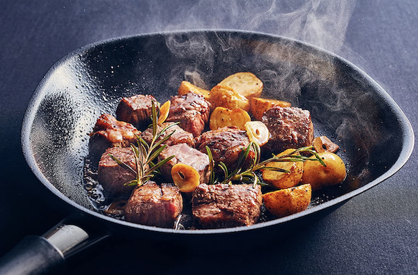 鉄フライパンの育て方を詳しく解説！空焼きや油ならしの手順をチェック