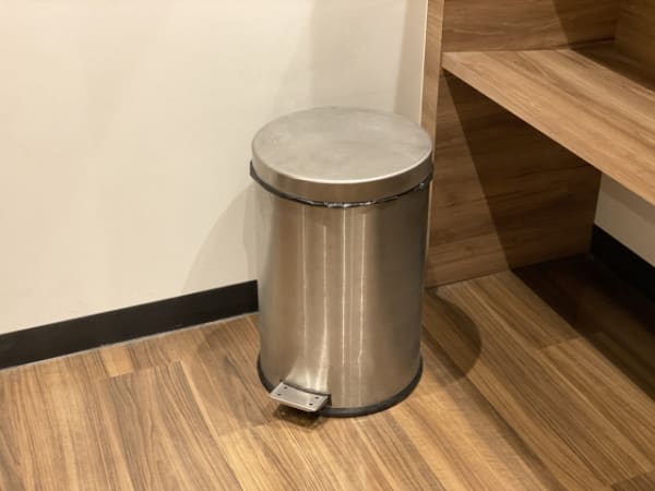 ペダル開閉式のゴミ箱