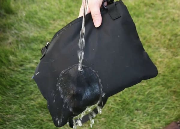 撥水機能のあるパパバッグ