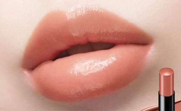 コーラル系のリップ