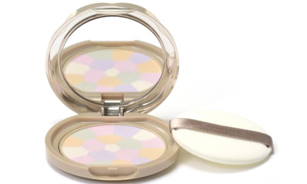 固形のプレストパウダー