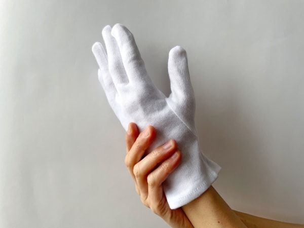 【寝るときや日中も】手荒れ手袋・保湿手袋のおすすめ13選！使ったときの効果も解説