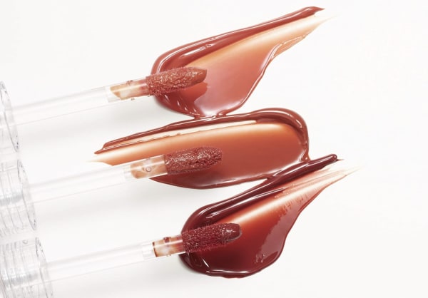 ツヤ感のあるラメなしリップ