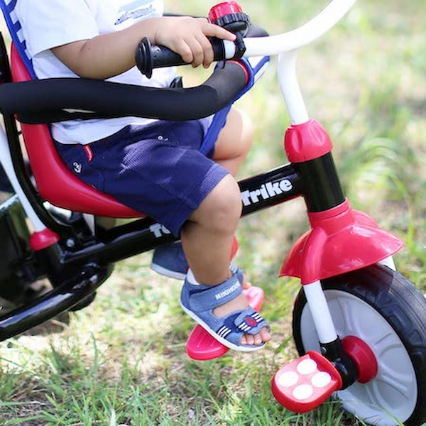 折りたたみ三輪車の足置き