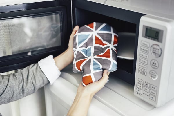 湯たんぽを電子レンジで温める
