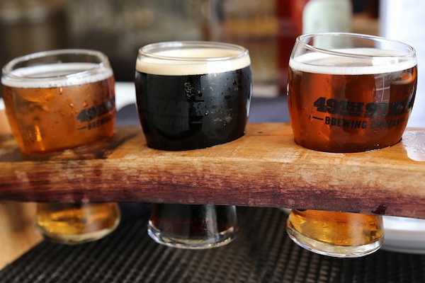 品種の異なる3種のグラスビール